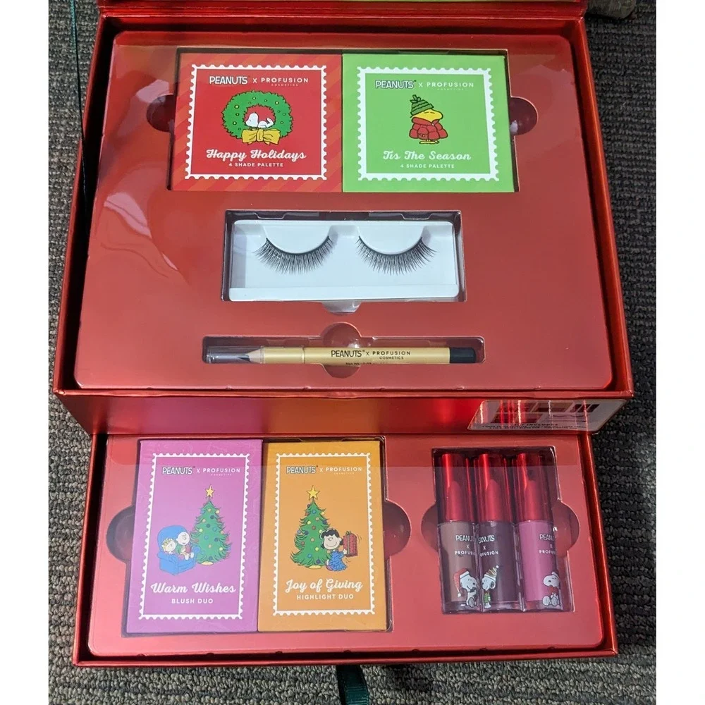 Profusion Cosmetics Peanuts Merry Christmas Charlie Brown Make Up Vanity‎ Set